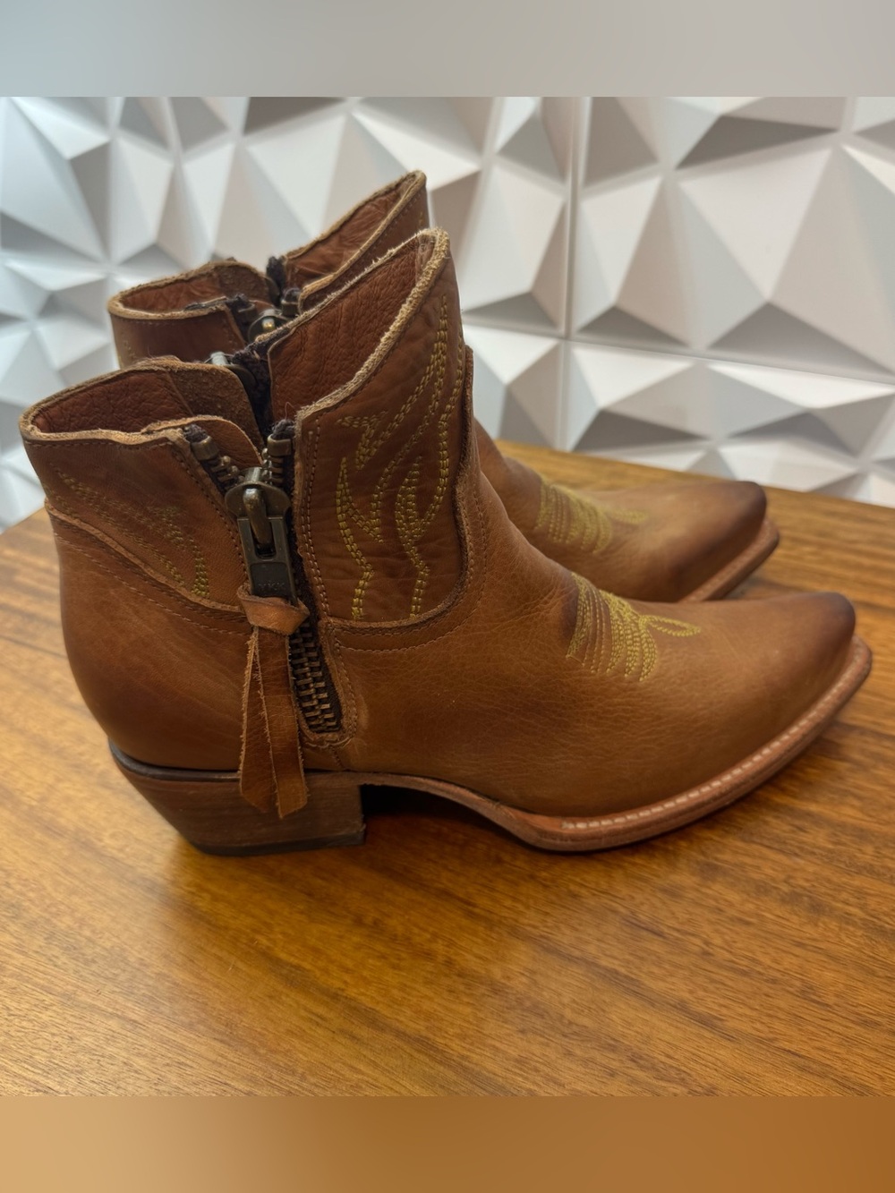 Freebird Wolfie Distressed Western Booties Brown Leather Size 8 women’s